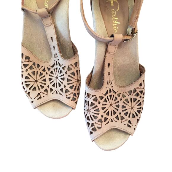 Earthies Casella Size 5.5 Buck CASELLA-BIS Womens Tan Strap Wedges Heels - Picture 7 of 7